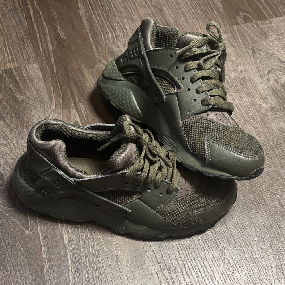 Nike Olive Green Huaraches